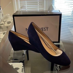 NWBox Nine West navy brushed leather wedges sz 10